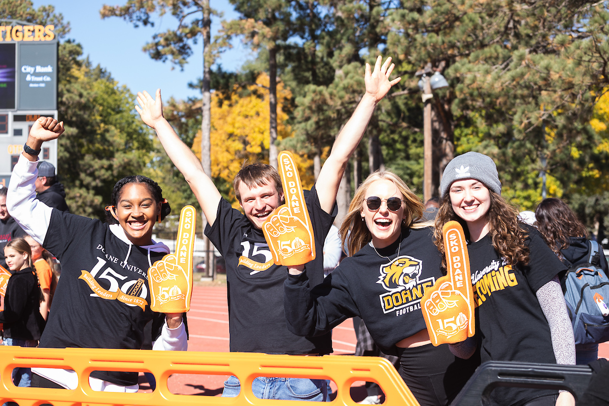 students celebrating during Doane homecoming.