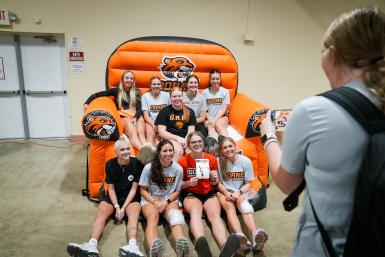 members of the doane women's basketball team pose for a picture